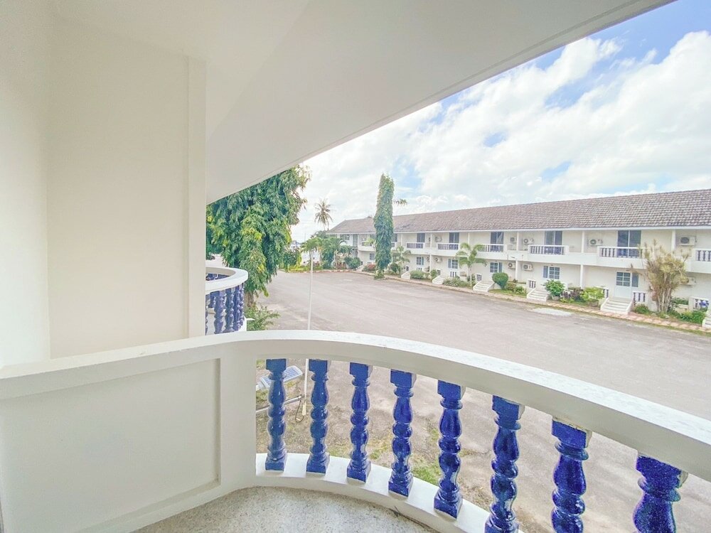 Фото Bang Saphan Resort Hotel