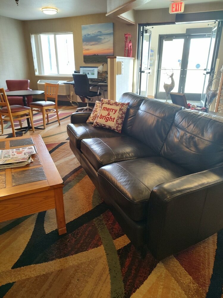 Фото Days Inn & Suites by Wyndham Fargo 19th Ave/Airport Dome