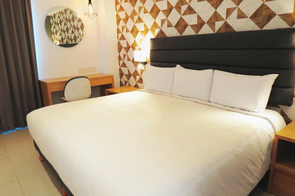 Фото Urbainn Hotel