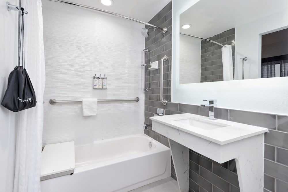 Фото Holiday Inn Express Dallas Downtown, an Ihg Hotel