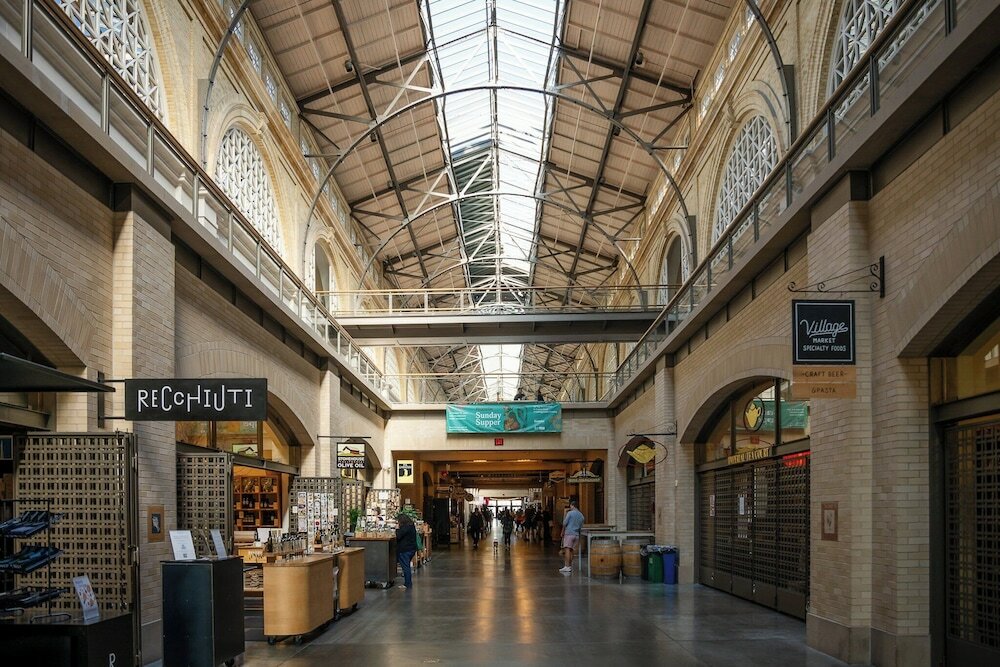 Фото Marin Suites Hotel