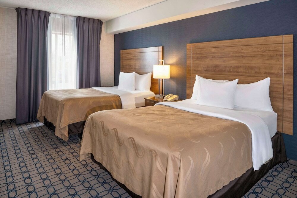 Фото Quality Suites Whitby