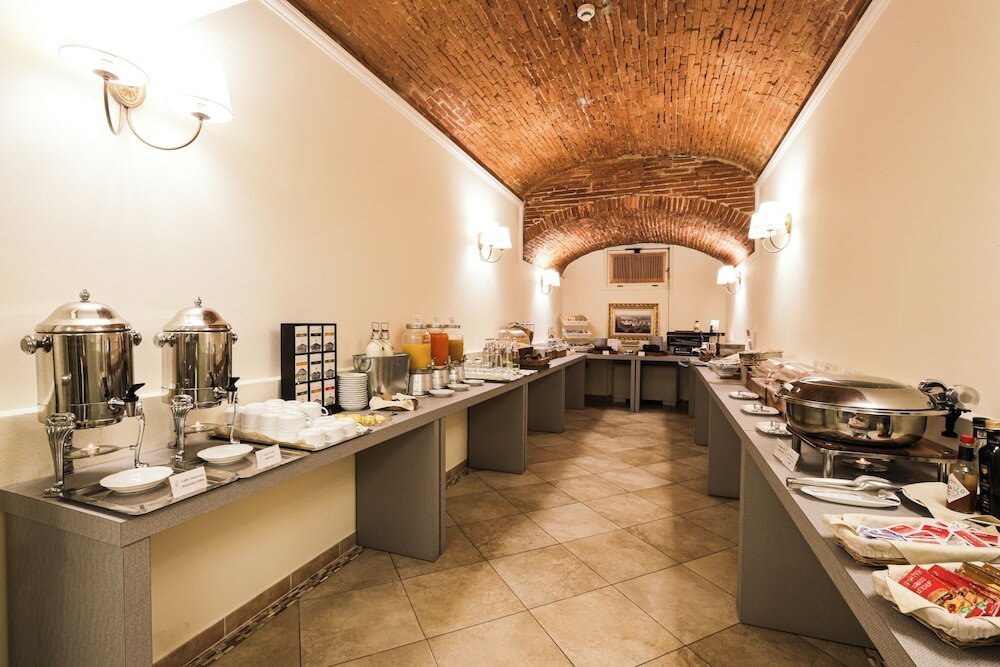 Фото Hotel Embassy