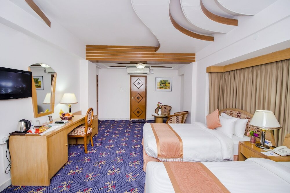 Фото Lake Castle