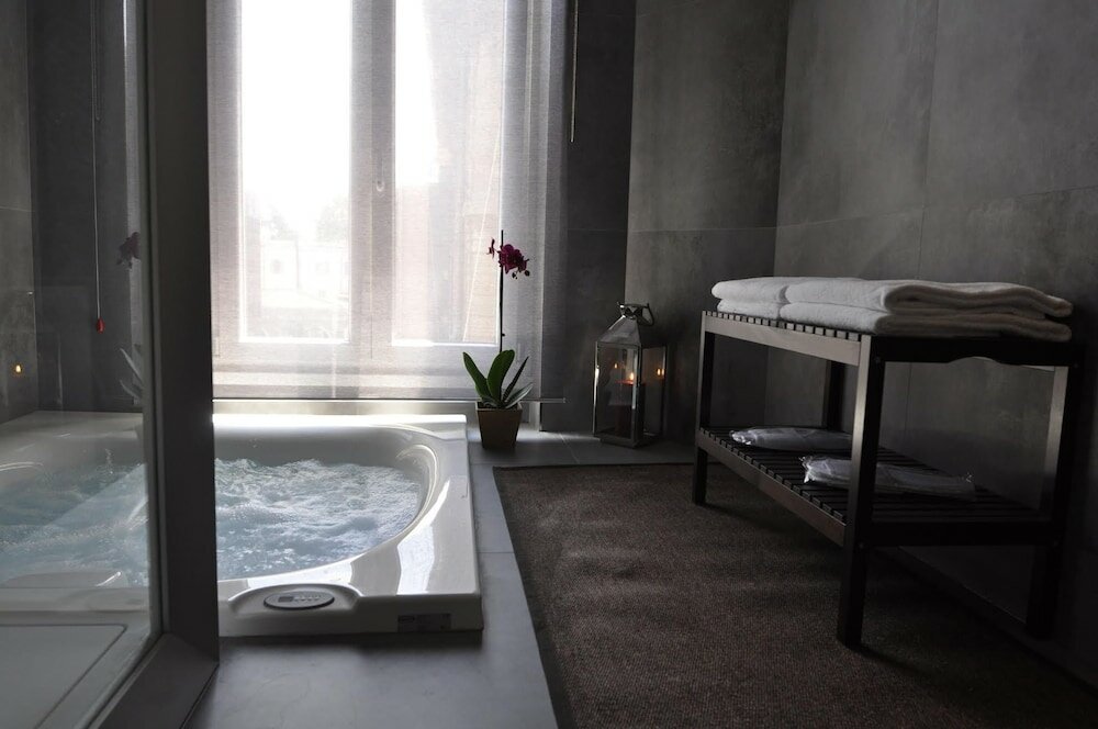 Фото Place 24 Suites & Wellness