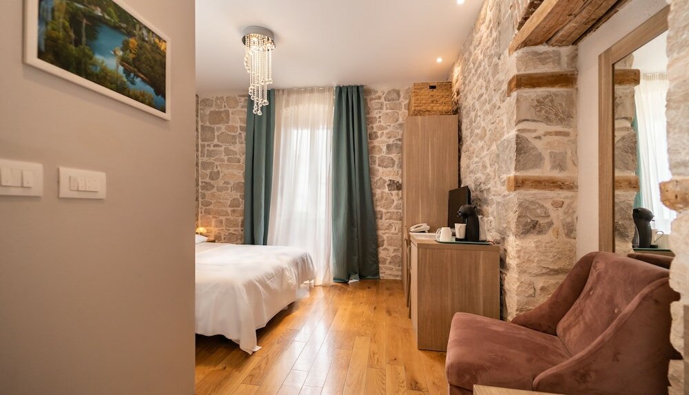 Фото Tifani Luxury Rooms 2