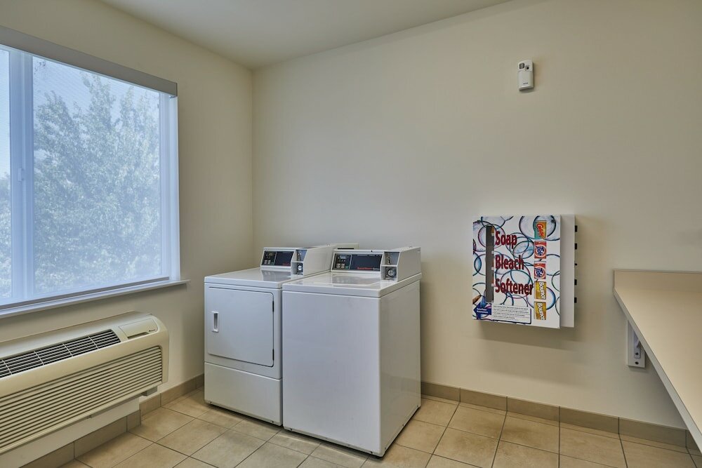 Фото Holiday Inn Express Hotel & Suites Medford-Central Point, an Ihg Hotel