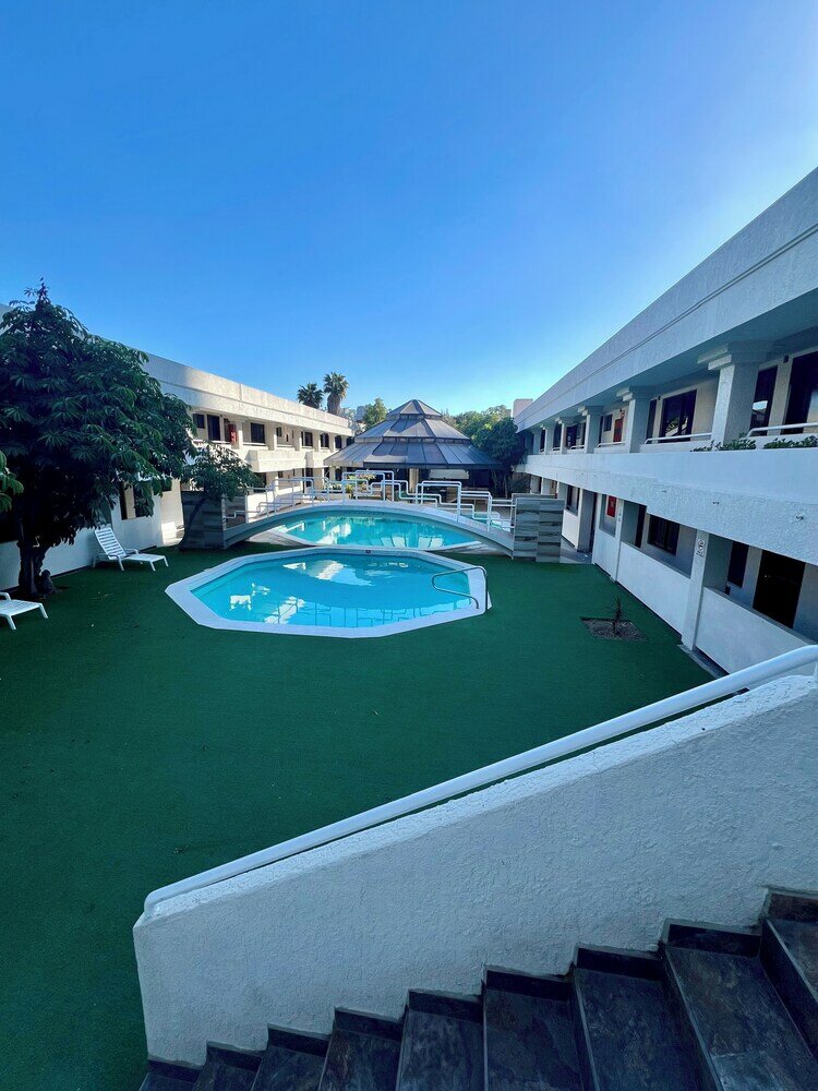 Фото Hotel Fiesta Tijuana