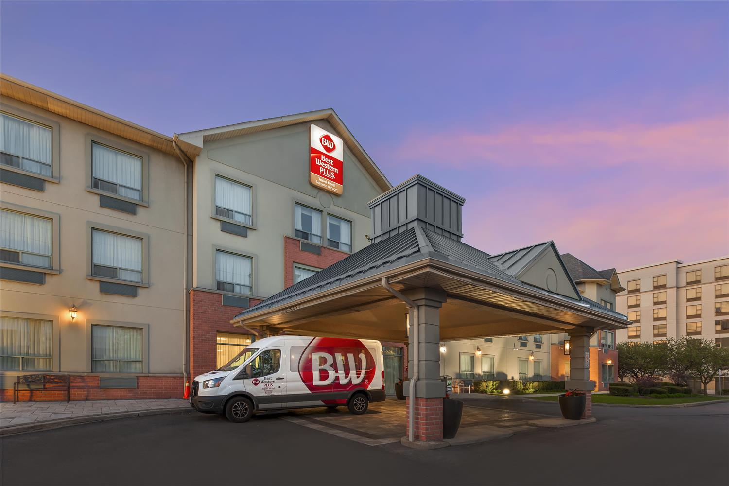 Фото Best Western Plus Travel Hotel Toronto Airport