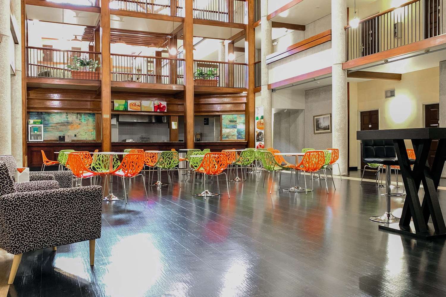 Фото Quality Inn & Suites Downtown North