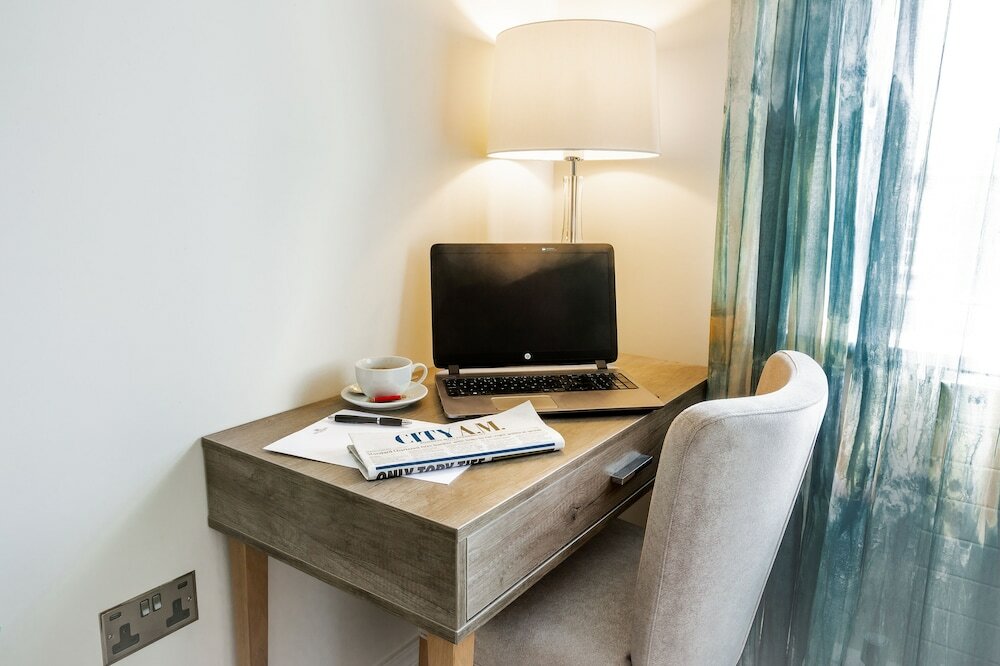 Фото Astor Court Hotel