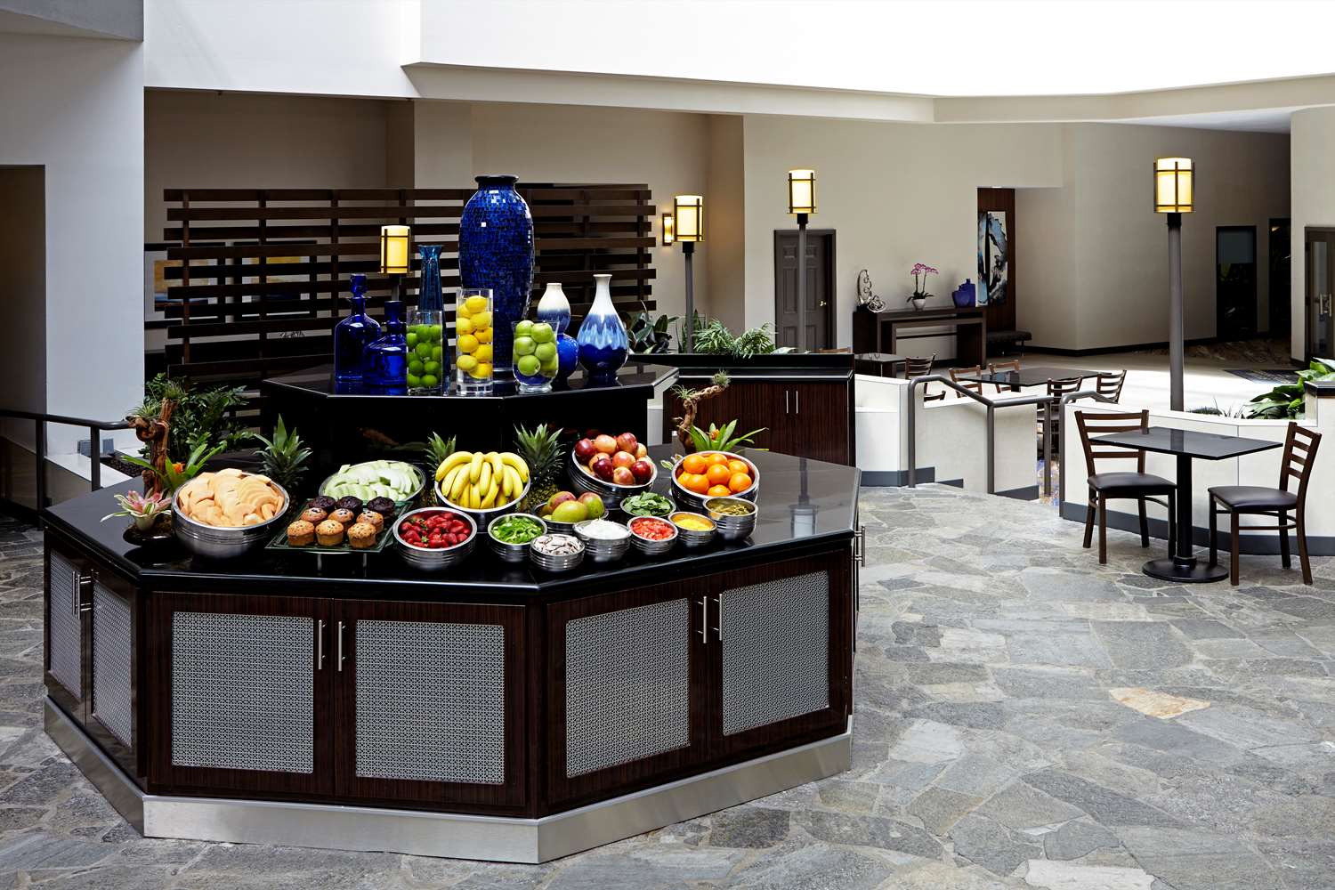 Фото Embassy Suites by Hilton Los Angeles International Airport North