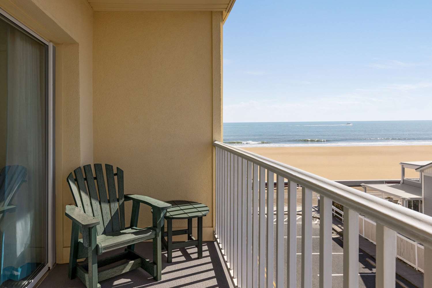 Фото Howard Johnson by Wyndham Ocean City Oceanfront