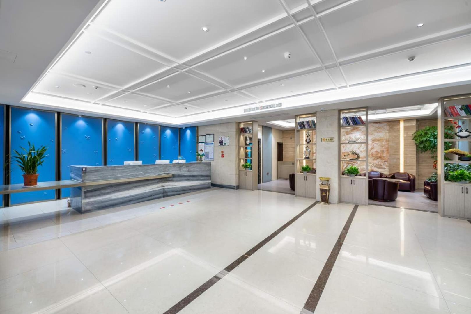 Фото Yiwu Yuejia Hotel