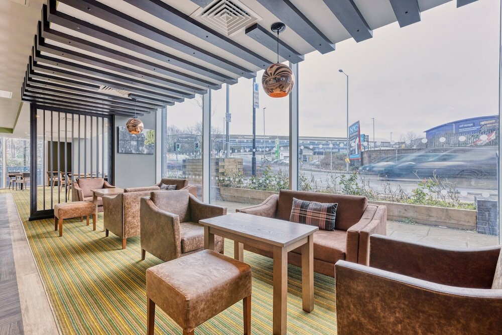 Фото Premier Inn London New Southgate Hotel