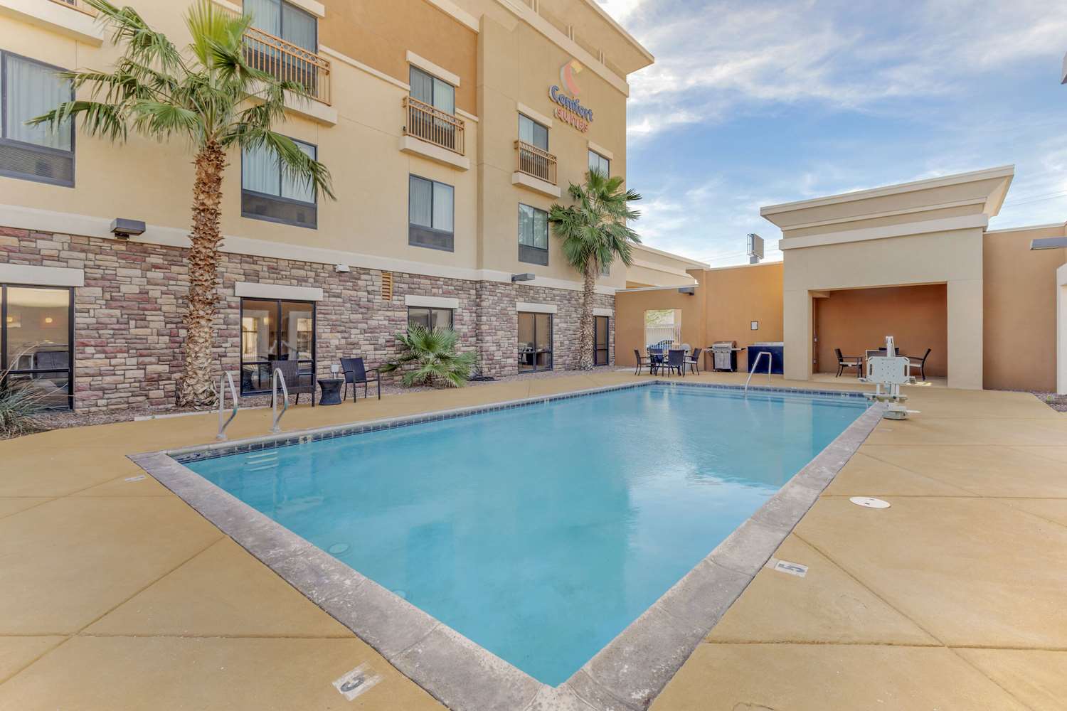 Фото Comfort Suites Blythe