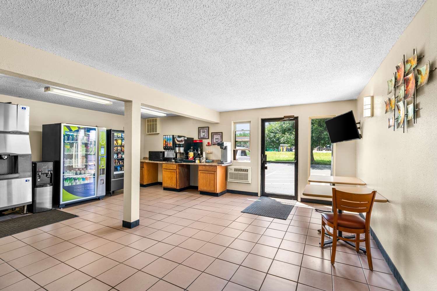 Фото Americas Best Value Inn Decatur, Il