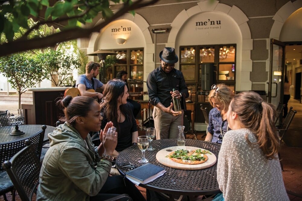 Фото Hollow on the Square City Hotel