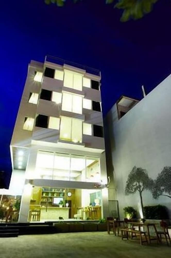 Фото отеля 1