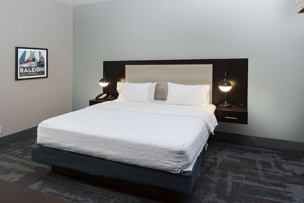 Фото Hampton Inn & Suites Raleigh Downtown