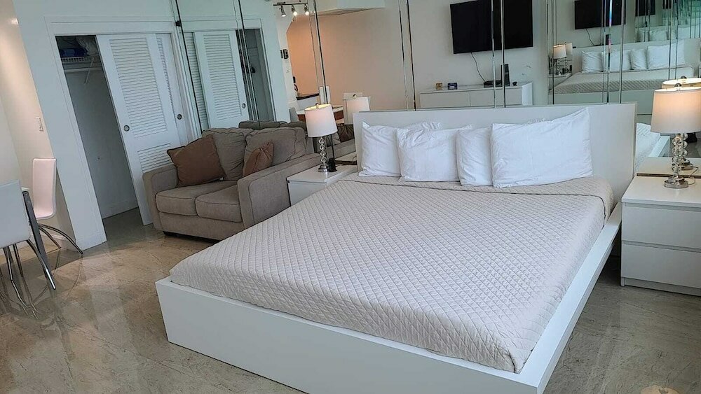 Фото Castle Beach Club Apartments