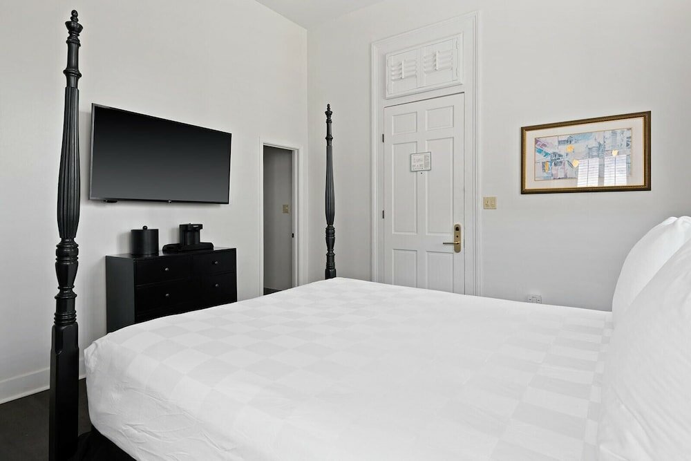 Фото Historic Streetcar Inn