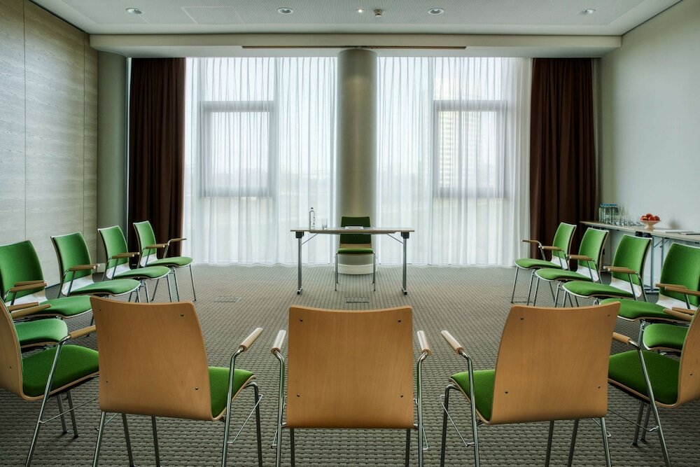 Фото IntercityHotel Amsterdam Schiphol Airport