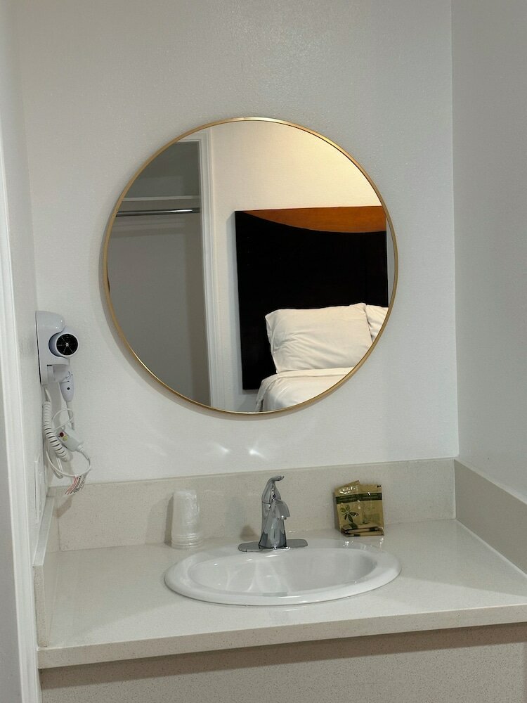Фото Town and Country Inn