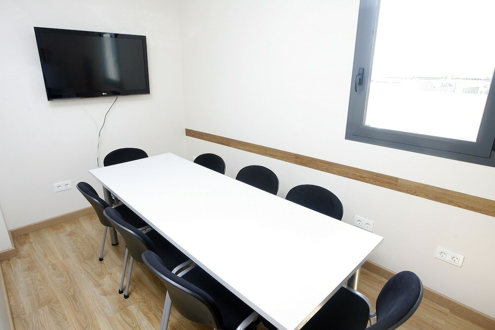 Фото Travelodge Madrid Alcalá