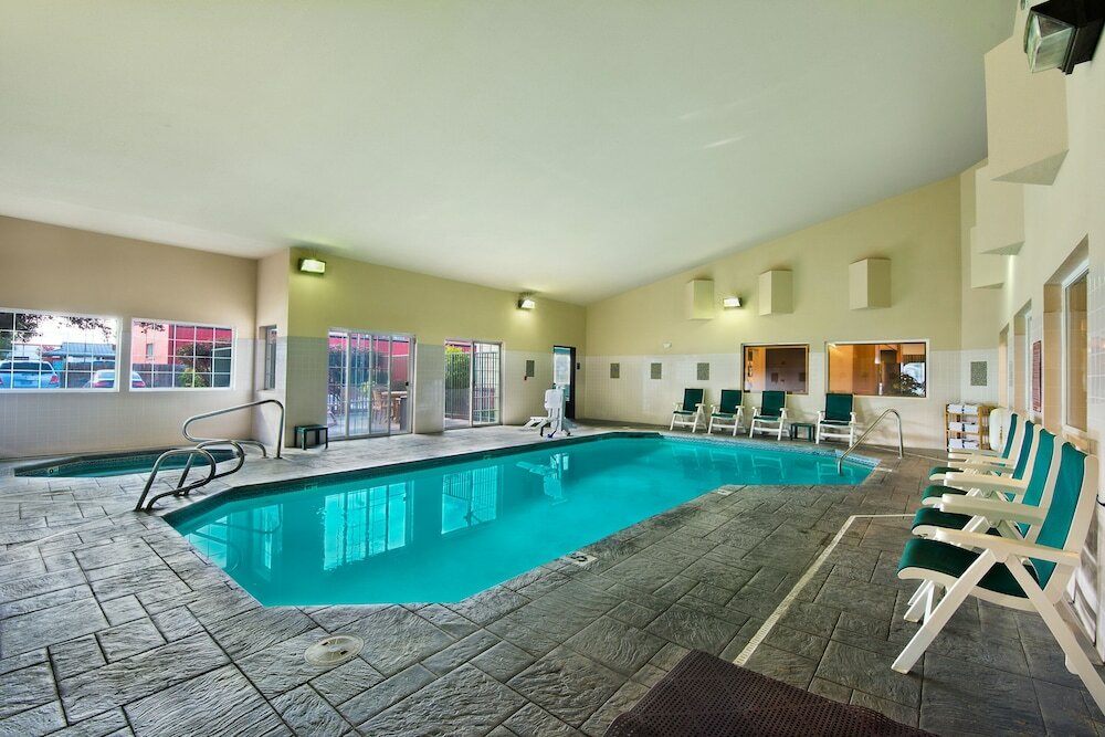 Фото Oxford Suites Hermiston
