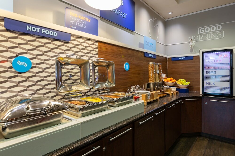 Фото Holiday Inn Express Hotel & Suites Riverport Richmond