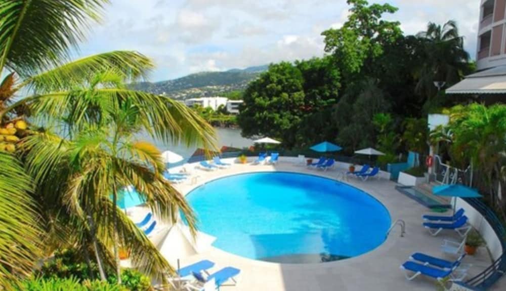 Фото Hotel La Bateliere