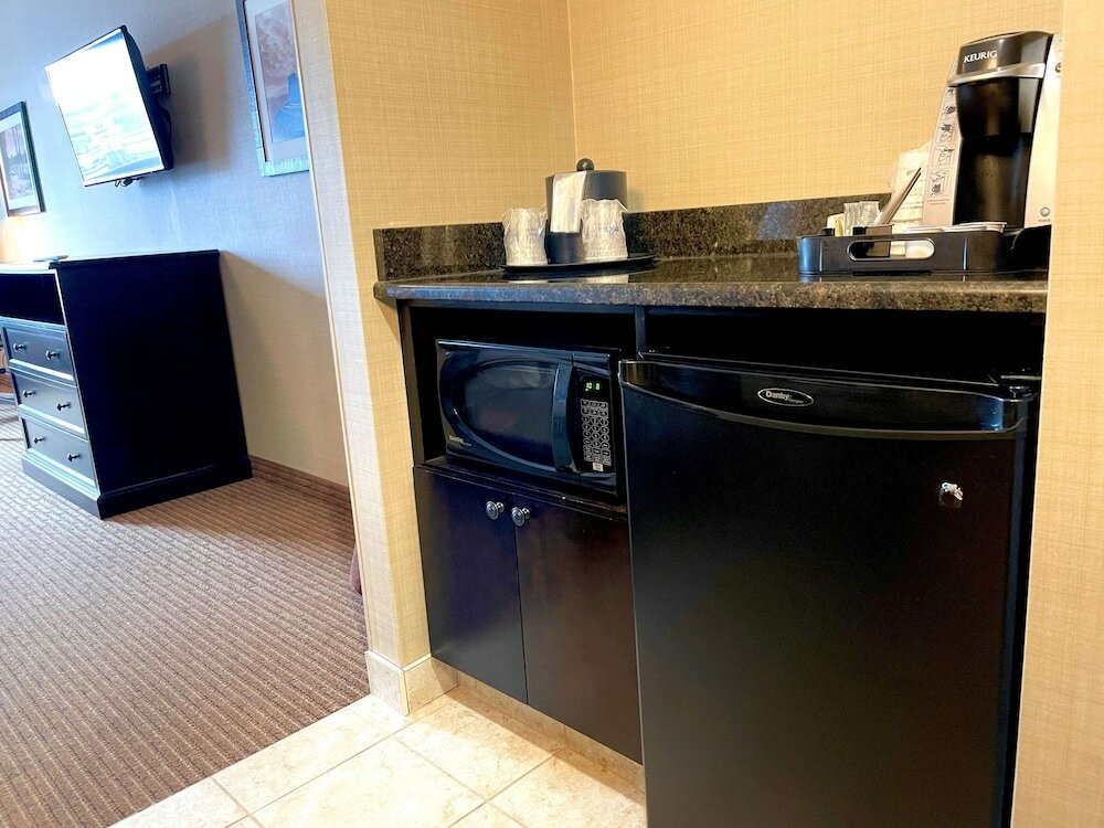 Фото Best Western Plus Okotoks Inn & Suites