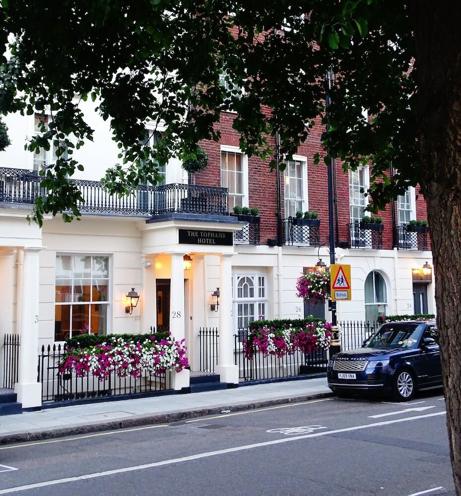 Фото Tophams Hotel