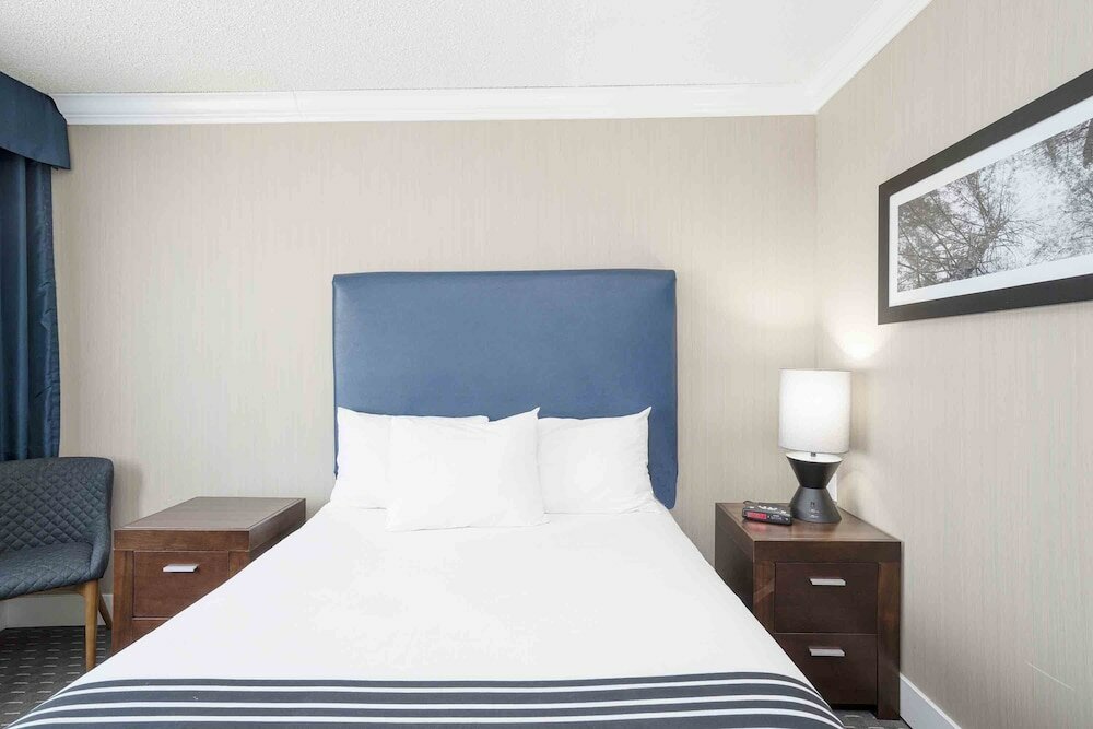 Фото Sandman Inn Blue River