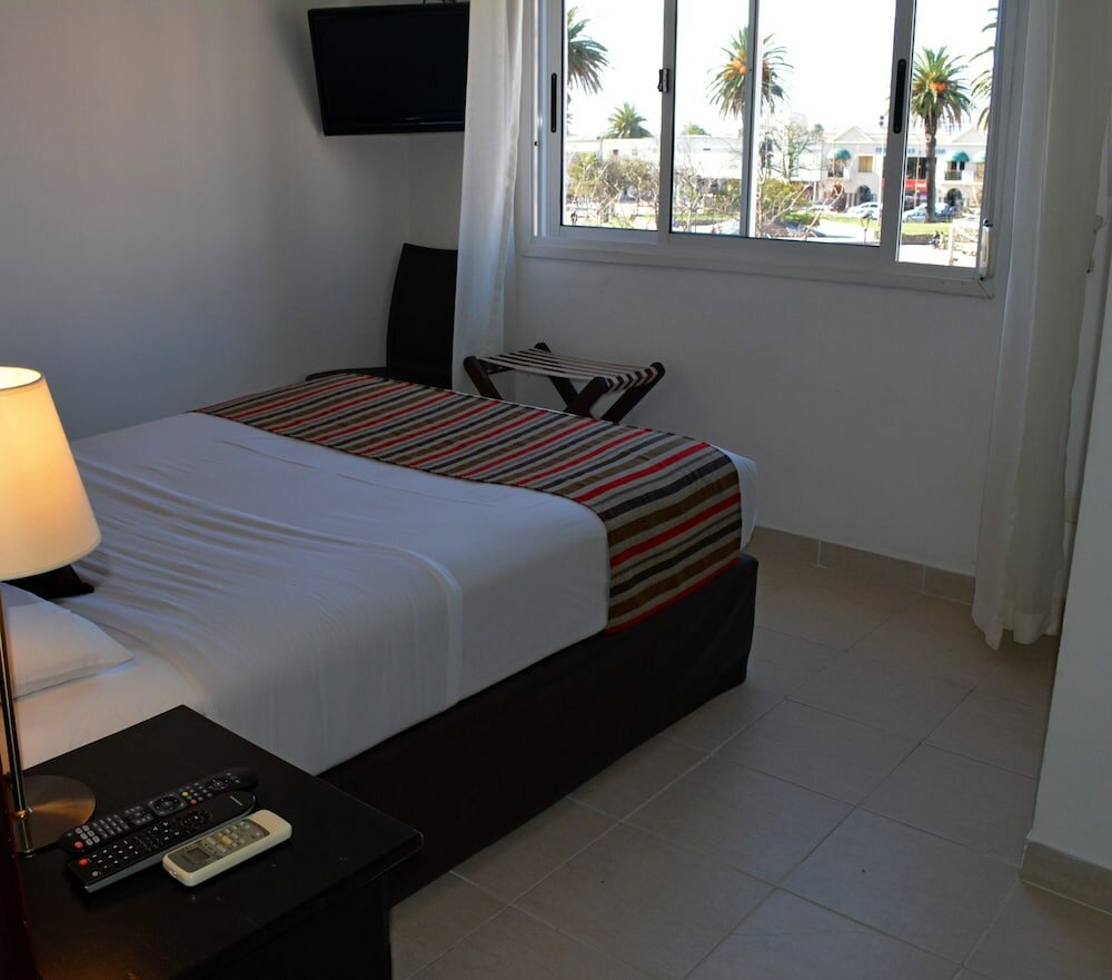 Фото De la Plaza Hotel