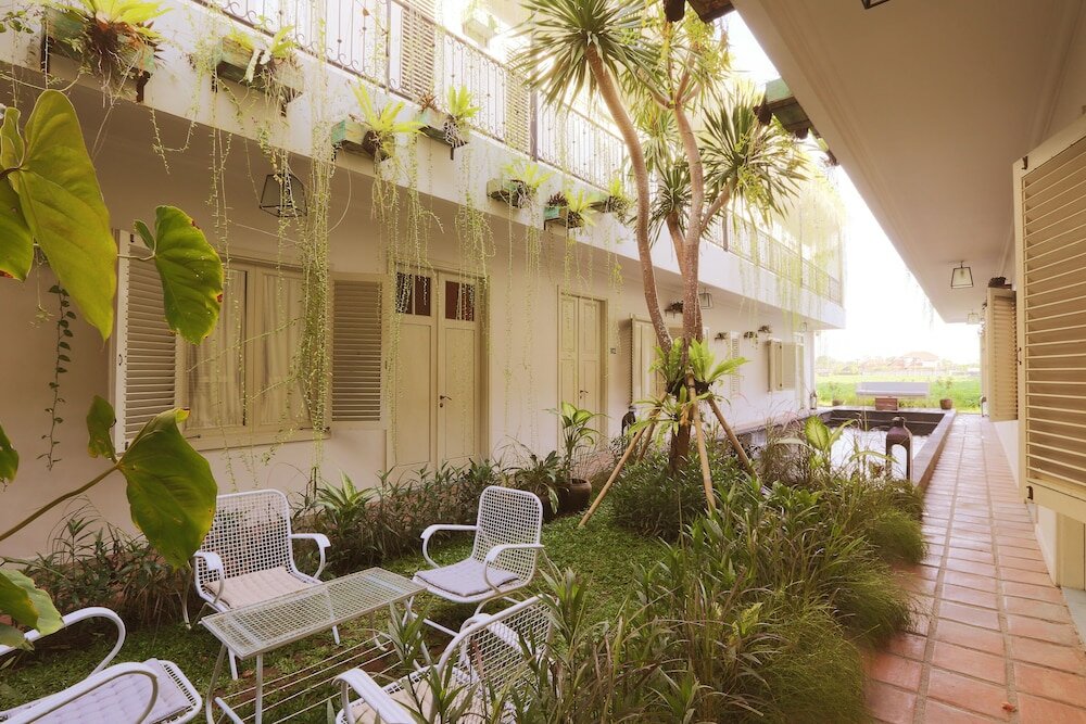 Фото Brown Feather Hotel