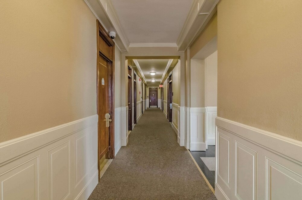 Фото Hotel Bothwell Sedalia Central District, Ascend Hotel Collection