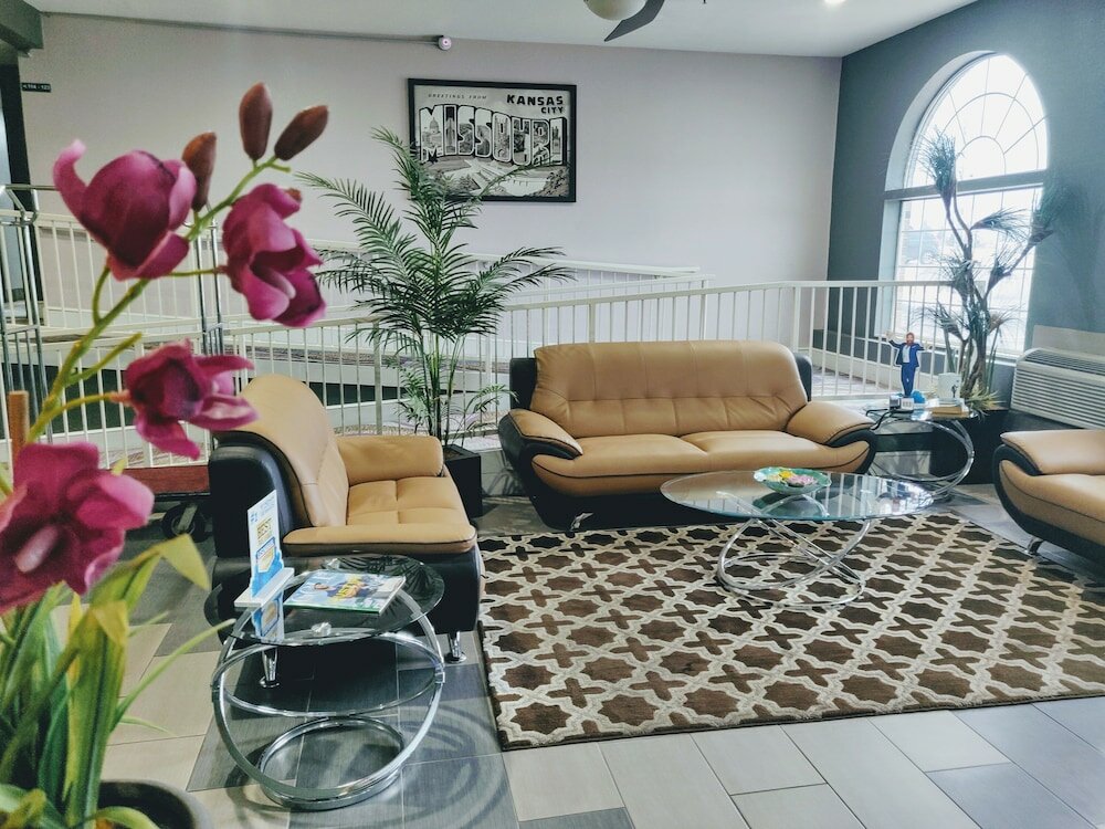 Фото Super 8 by Wyndham Kansas City