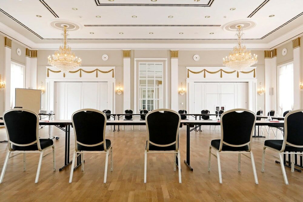 Фото Kurpark-Hotel Bad Dürkheim