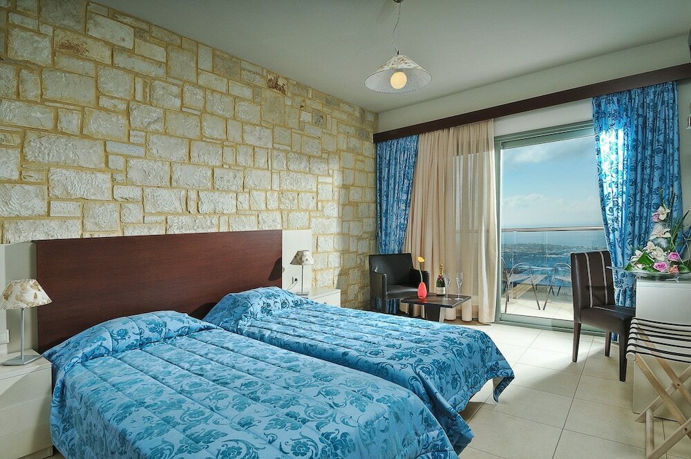 Фото Royal Heights Resort Villas & SPA