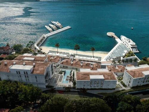 Внешний вид отеля Huma Kotor Bay Hotel and Villas в Доброте, фото 4