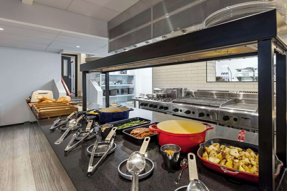 Фото Oaks Wellington Hotel