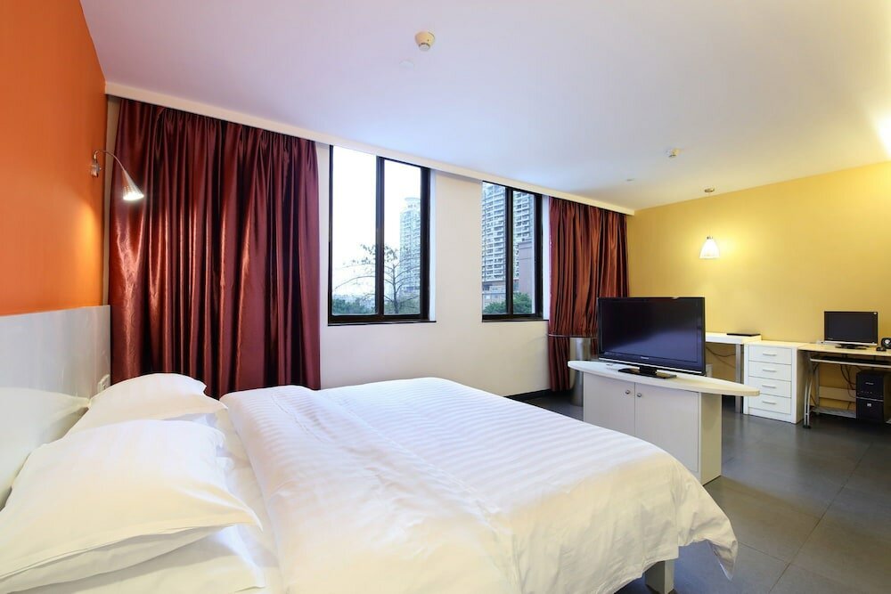 Фото Ln White House Hotel