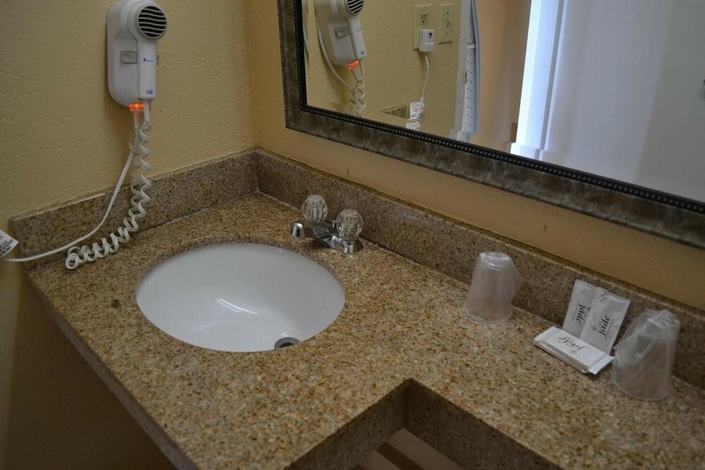 Фото Americas Best Value Inn Smithfield