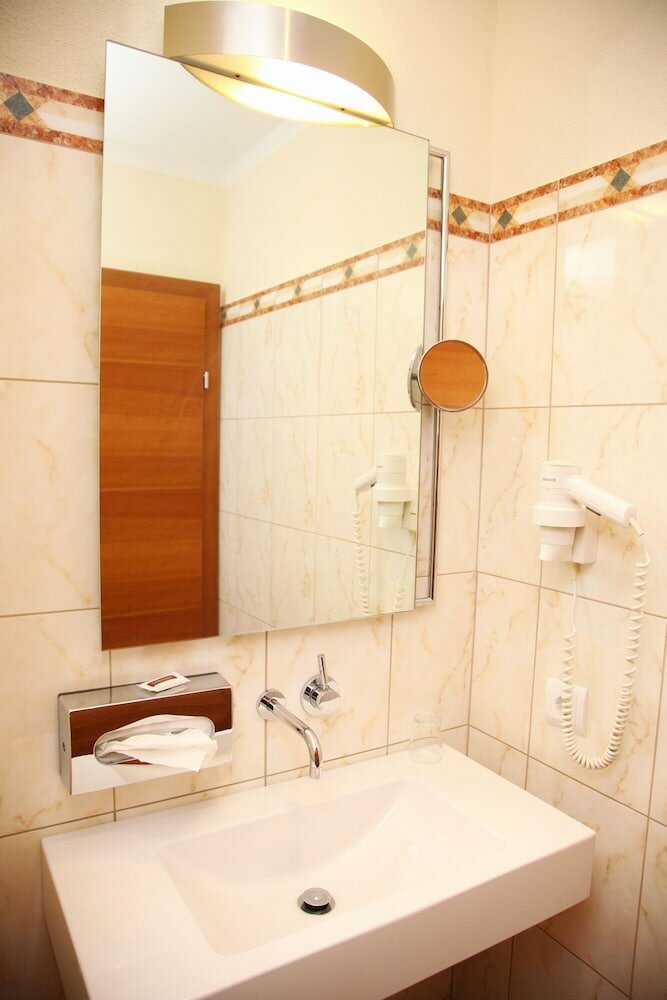 Фото Tinschert Hotel-Restaurant-Partyservice