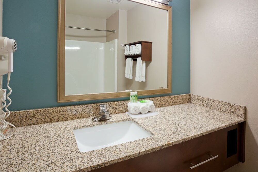 Фото Holiday Inn Express Hotel & Suites St. Cloud, an Ihg Hotel
