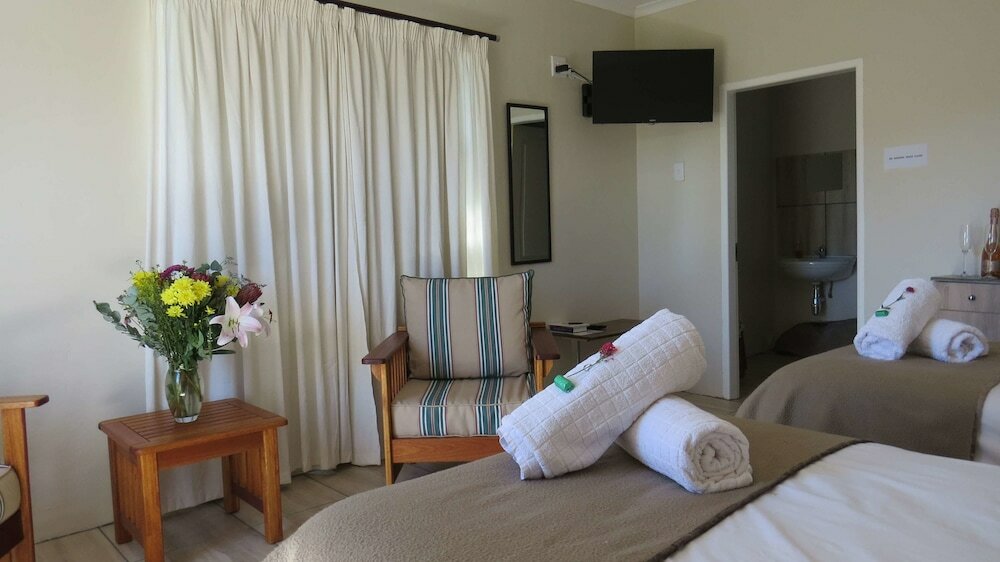 Фото Karoo-Koppie Guesthouse