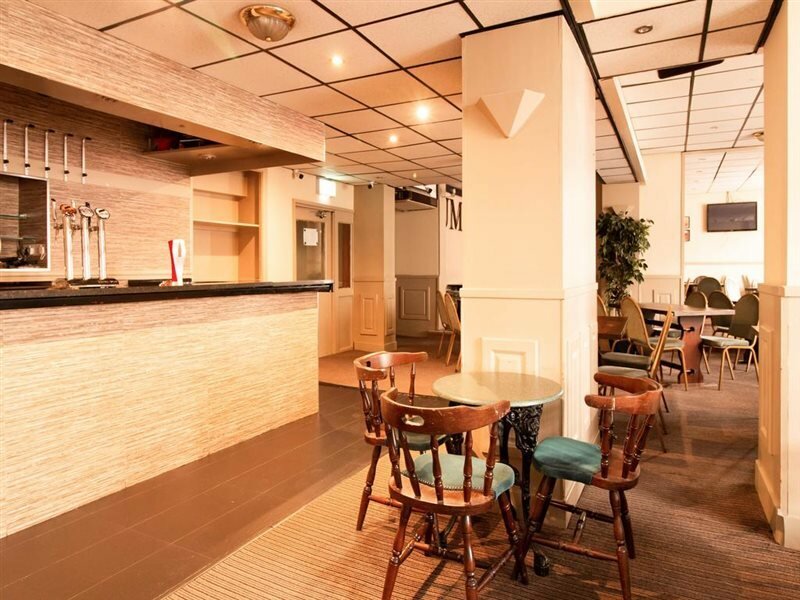 Фото Oyo Flagship Cardiff Central