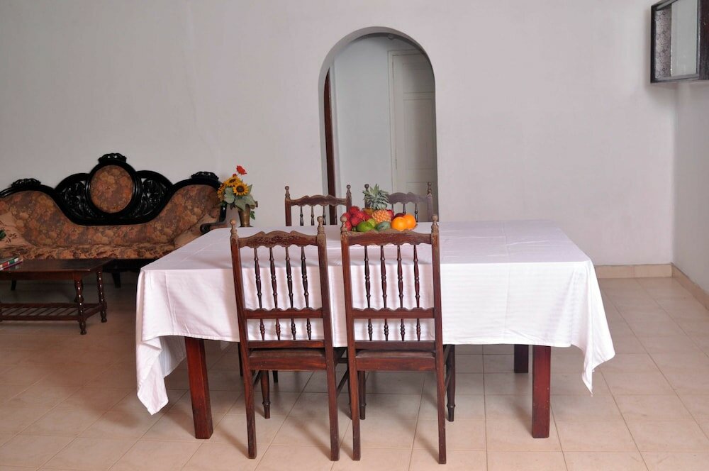 Фото The Rock Bunglow